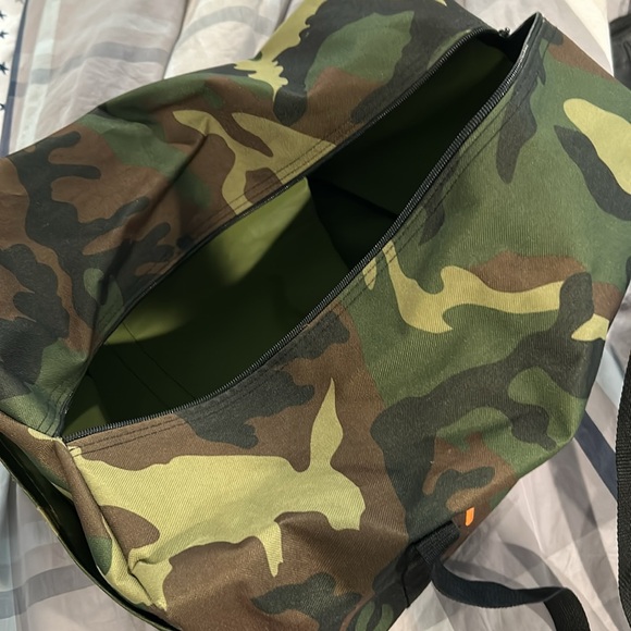 Mint camo luggage for kids - Picture 4 of 4